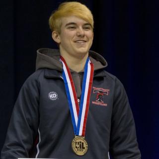 Mack Beggs con su medalla