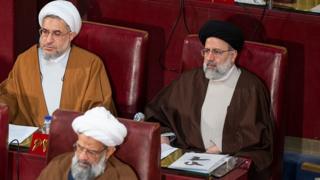 ابراهیم رئیسی جانشین محمود هاشمی شاهردوی شده که اوایل زمستان سال جاری درگذشت