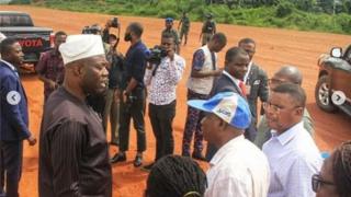 Makinde n ba agbasẹse sọrọ