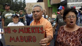 Residentes en San Cristóbal, estado Táchira, protestaron tras la muerte de la joven Paola Ramírez.