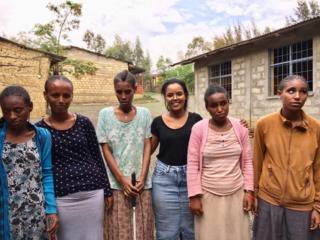 መዓዛ ግደይ (ማእኸል) ምስ ተምሃሮ ቤት-ትምህርቲ መርሃ እውራን መቐለ