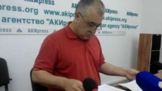 "Ата Мекен" партиясы кезексиз жыйын өткөрүп, Парламенттеги оппозициянын лидери Ѳмүрбек Текебаевди президенттикке талапкер катары көрсөтүү жөнүндө чечим кабыл алганын билдирди
