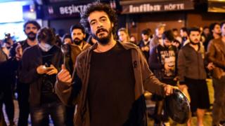 Жители Стамбула протестуют против результата референдума о президентских полномочиях с помощью пустых кастрюль