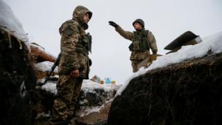 Українські військові поблизу Авдіївки