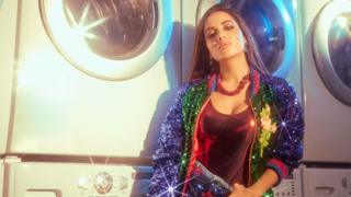 foto de divulgação da música "Paradinha"