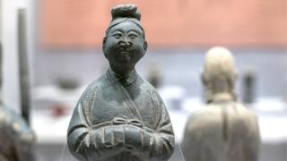 En tout, une trentaine de femmes, en moyenne âgées de 50 ans, faisaient partie du gang dans la ville de Shangqiu, dans la province du Henan.