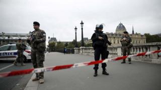 Officers set up a security perimeter near Paris police headquarters after a knife attack, 3 October 2019