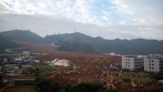 Rescue workers look for survivors after a landslide hit an industrial park in Shenzhen, south China's Guangdong province on December 22, 2015