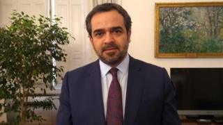 Presidente do Senado chileno, Jaime Quintana Leal, em gabinete em Santiago