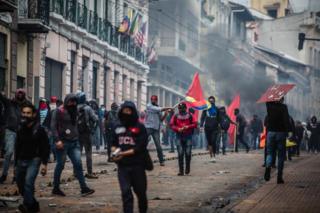 Los enfrentamientos entre policía y manifestantes fueron muy violentos