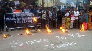डा गोविन्द केसीको जीवनरक्षाको माग गर्दै जुम्लामा प्रदर्शन गरिँदै