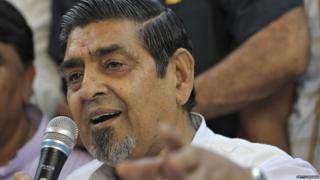 Congress leader Jagdish Tytler gestures as he addresses a press conference in New Delhi on April 9, 2009.