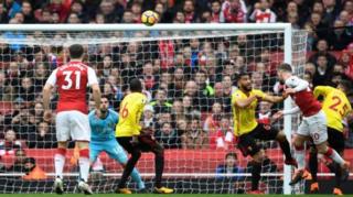 Mustafi gba bọọlu sinu awọn