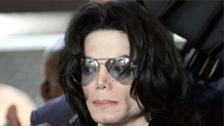 Jackson ayaa loo yaqaannay boqorka qoob ka ciyaarka iyo heesaha Pop-ka