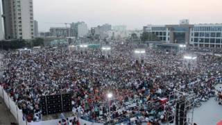 राजकोट में हार्दिक पटेल की रैली में उमड़ी भीड़