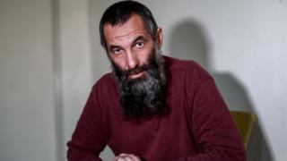 الكسندر بيكميرازف (45 عاما)