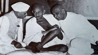 નહેરુ-ગાંધી-સરદારની તસવીર