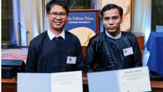 ရိုက်တာသတင်းထောက်များ ပူလစ်ဇာဆု လက်ခံယူ
