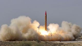 Pakistán prueba un misil de mediano alcance con capacidad nuclear en 2014