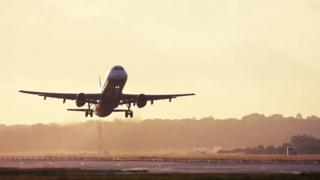 Türkiye ve Fransa terör saldırılarından sonra turist kaybederken, Tunus turizmi iyileşme gösteriyor.