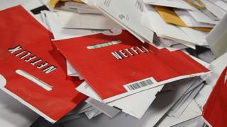 Sobres con discos de Netflix