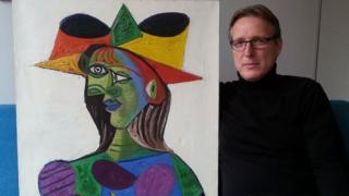 Arthur Brand con el Buste de Femme (Dora Maar)