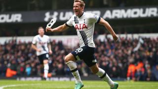 Harry Kane, l'attaquant de Tottenham est à la tête des buteurs de la Premier League avec 18 réalisations.