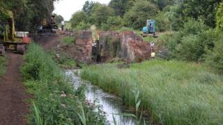 The ruined lock gate at Bacton Wood