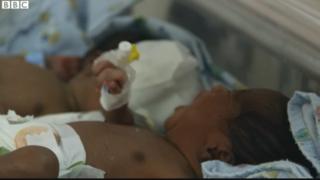 কেনিয়ায় নবজাতক মৃত্যুর পেছনে প্রধান কারণ হিসেবে বিবেচনা করা হয় সেখানকার প্রচলিত একটি প্রথাকে।