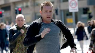 Ewan McGregor and Ewan Bremner film Trainspotting 2 in Edinburgh
