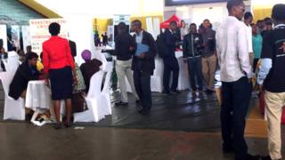 Abarangiye Kaminuza bari gushaka akazi mu Rwanda