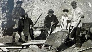 Переселенцы занятые на строительстве магистрального канала