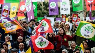 HDP bayrakları