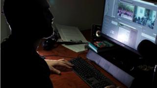 Активіст "Інформаційних військ" за комп'ютером