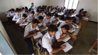मुलांमध्ये परीक्षेचा तणाव वाढत आहे.