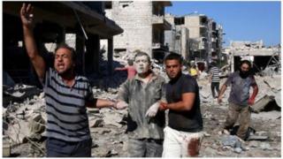 الهجمات المستمرة التي تنفذها القوات الحكومية السورية على المناطق الشمالية من سوريا تسببت في تدمير كثير من البيوت ونزوح الآلاف من المدنيين