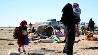 Woman and children arrive in Baghuz