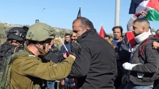 Israeli soldier and Palestinian protester scuffle (file photo)