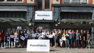Кампании в соцсетях и на лондонских улицах с хэштегом #savefabric не спасли знаменитый клуб от окончательного закрытия