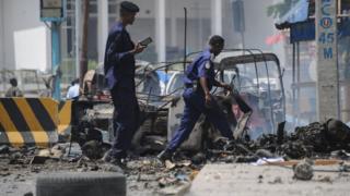 Umugwa mukuru Mogadishu wagabwemwo ibitero bibiri bitandukanye vy'ibisasu