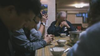 70年以來李榮昌和家人都會吃魷魚粥紀念,因為在1947年3月10日,他的父親和叔叔就在他們即將吃晚餐的魷魚粥時被軍方帶走。