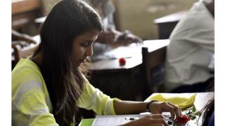 मुलांमध्ये परीक्षेचा तणाव वाढत आहे.