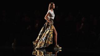 sepatu hak tinggi, model, catwalk