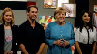 Merkel, Almanya'nın en ünlü YouTuberlarıyla bir araya geldiği röportajda soruları yanıtladı.