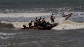 ব্যাপক শক্তি নিয়ে উড়িষ্যা উপকূলের দিকে ধেয়ে যাচ্ছে অতিপ্রবল ঘূর্ণিঝড় ফণী