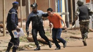 Малийские силовики эвакуировали заложников из отеля