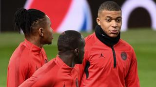 Kylian MBappé va avoir la lourde tâche de mener ce soir la ligne d'attaque parisienne sur les terres anglaises.