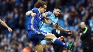 Les footballeurs Aguero et Luiz