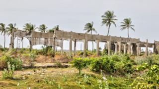 யாழ்பானத்தில் போரின்போது சேதமடைந்த கட்டடம்