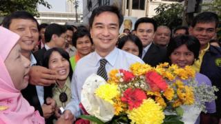 อภิสิทธิ์ กับประชาชน